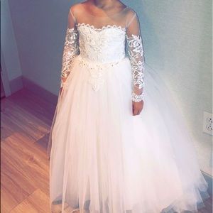 Absolutely stunning flower girl dress!